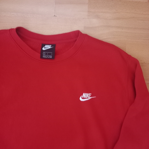 Nike / Large / Red / Sweatshirt - Picture 4 of 5